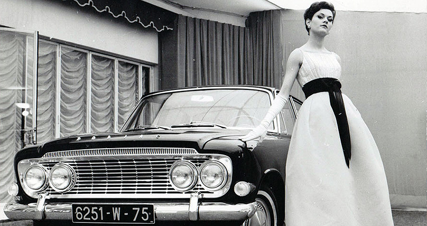 Ford Zodiac 1962 avec une robe conçue par Jacques Heim 